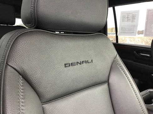 Used 2025 GMC Yukon XL Denali image 27