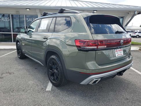 Used 2025 Volkswagen Atlas Peak Edition SE AWD/4WD image 3