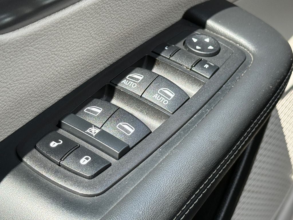 Used 2024 Chrysler Pacifica Touring-L FWD image 18