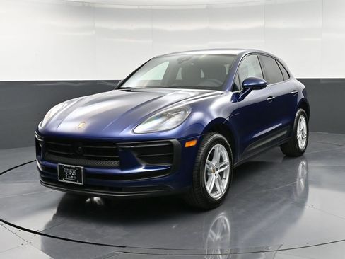 Certified 2025 Porsche Macan image 1