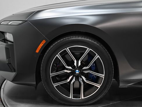 Used 2023 BMW 760i xDrive w/ Parking Assistance Package image 44