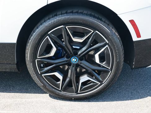 Used 2025 BMW iX xDrive50 AWD/4WD image 10