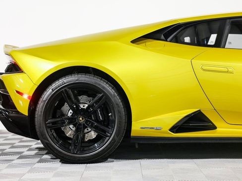 Used 2020 Lamborghini Huracan EVO image 2