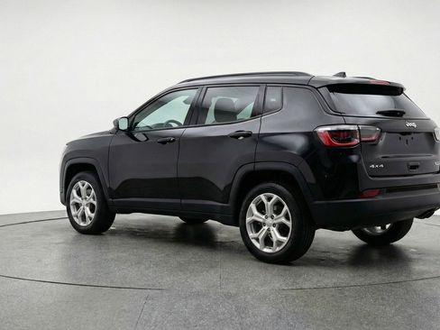 Used 2025 Jeep Compass Latitude image 6