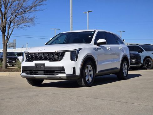 Certified 2025 Kia Sorento LX image 2