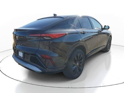 Used 2024 Buick Envista Sport Touring image 3