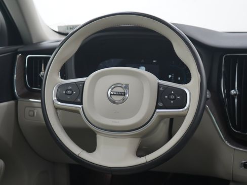 Used 2022 Volvo XC60 B5 Momentum w/ Climate Package AWD/4WD image 18