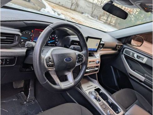 Used 2023 Ford Explorer XLT image 18