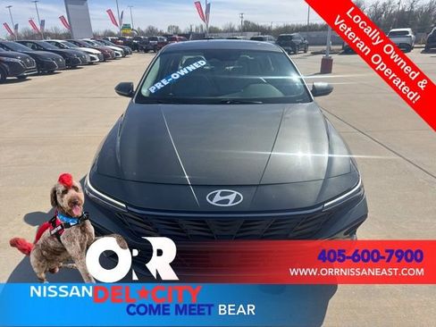 Used 2025 Hyundai Elantra Limited FWD image 8