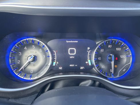 Used 2024 Chrysler Pacifica Touring-L image 20