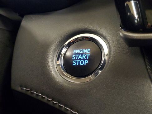 Used 2022 Toyota Highlander XLE image 32