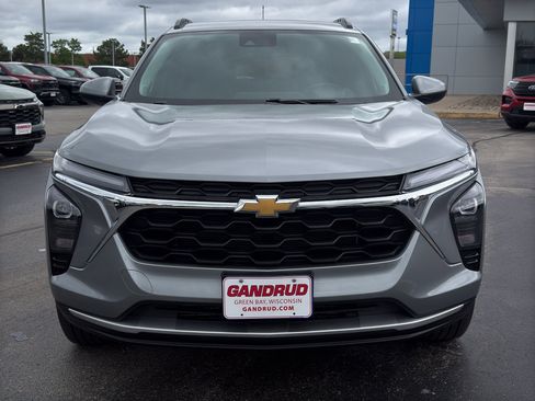 Used 2024 Chevrolet Trax LT w/ Driver Confidence Package FWD image 3