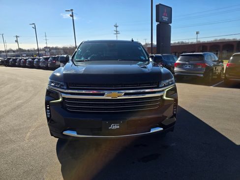 Used 2023 Chevrolet Suburban LT AWD/4WD image 2