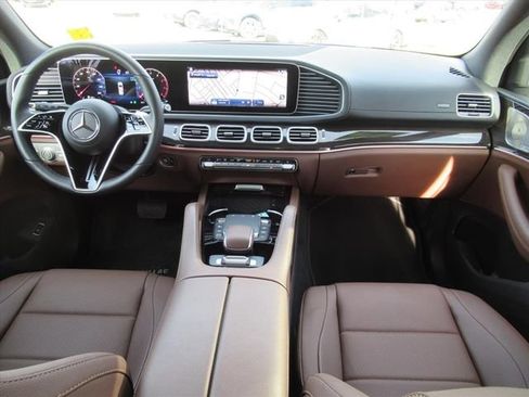 Used 2025 Mercedes-Benz GLS 450 4MATIC image 12