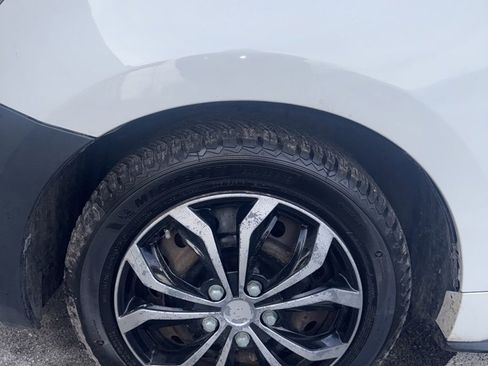 Used 2010 Pontiac Vibe w/ Preferred Package image 30