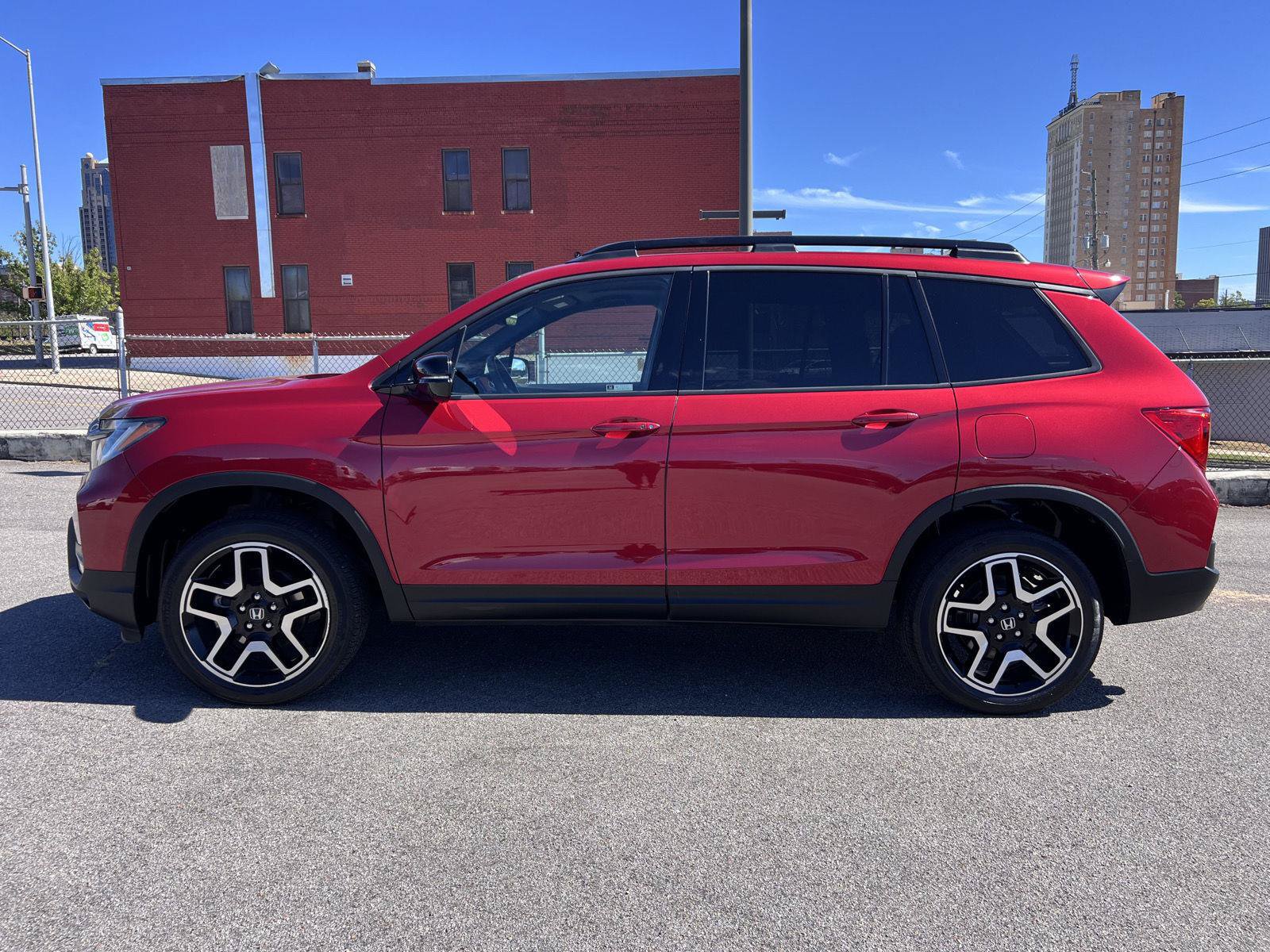Used 2023 Honda Passport Elite image 4