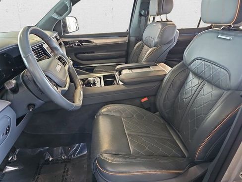 Used 2023 Jeep Grand Wagoneer Series III image 18