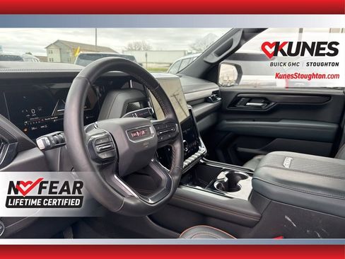 Used 2025 GMC Yukon XL AT4 image 19