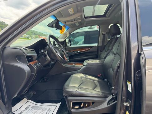 Used 2017 Cadillac Escalade Premium Luxury AWD/4WD image 10