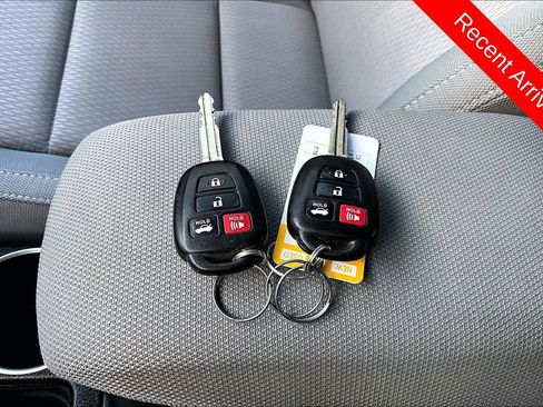 Used 2014 Toyota Corolla LE FWD image 35