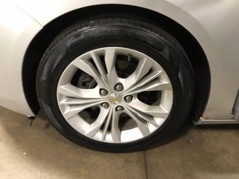 Used 2015 Chevrolet Impala LT w/ Convenience Package image 22