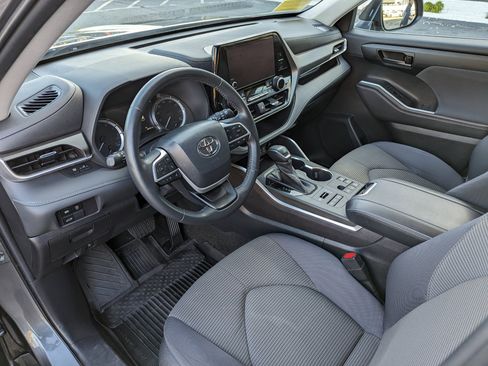 Used 2023 Toyota Highlander LE image 13