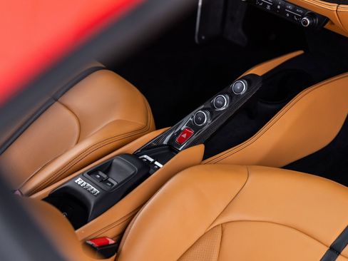 Used 2021 Ferrari F8 Tributo image 43