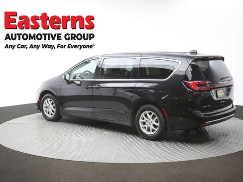 Used 2023 Chrysler Pacifica Touring-L FWD image 65
