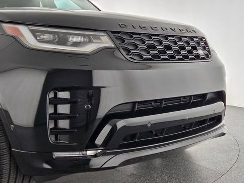 Used 2025 Land Rover Discovery Dynamic SE AWD/4WD image 8
