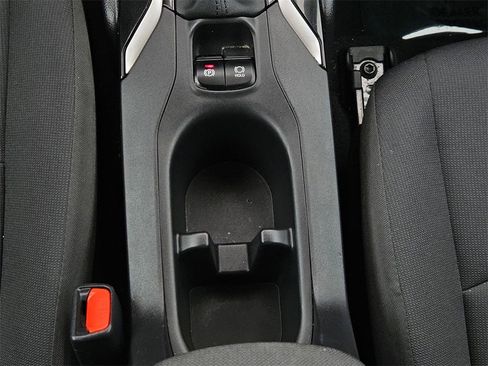 Used 2025 Toyota Corolla Cross LE image 16