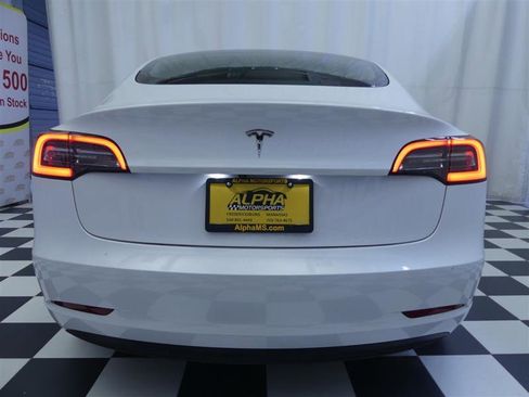 Used 2023 Tesla Model 3 Standard Range image 4
