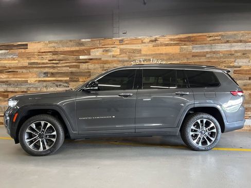 Used 2022 Jeep Grand Cherokee L Overland w/ Luxury Tech Group IV AWD/4WD image 9
