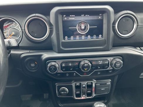 Used 2019 Jeep Wrangler Unlimited Sahara w/ Cold Weather Group AWD/4WD image 20