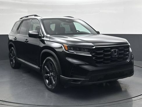 Used 2025 Honda Pilot Sport image 2