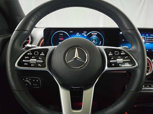 Used 2023 Mercedes-Benz GLB 250 4MATIC image 26
