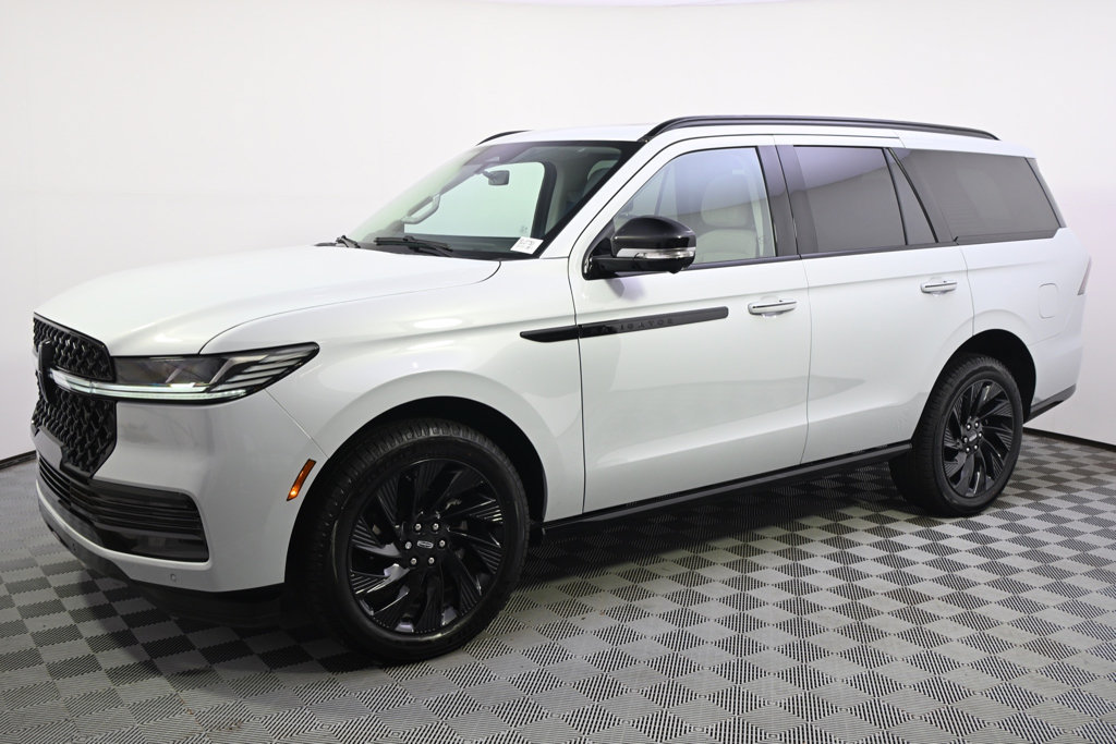 New 2026 Lincoln Navigator Reserve AWD/4WD image 2