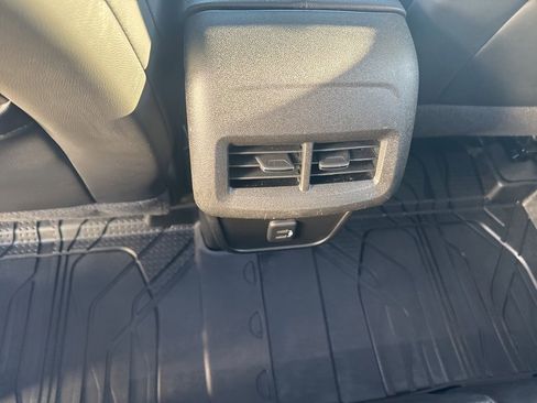 Used 2021 Chevrolet Equinox Premier image 25