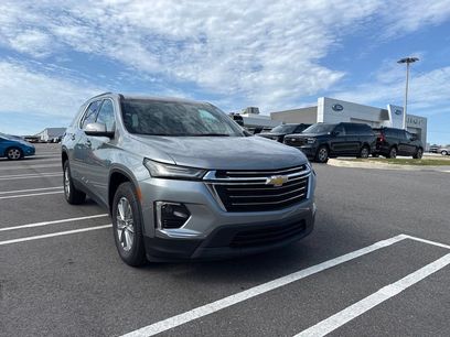 Used 2023 Chevrolet Traverse LT