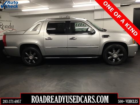 Used 2011 Cadillac Escalade EXT Luxury image 1