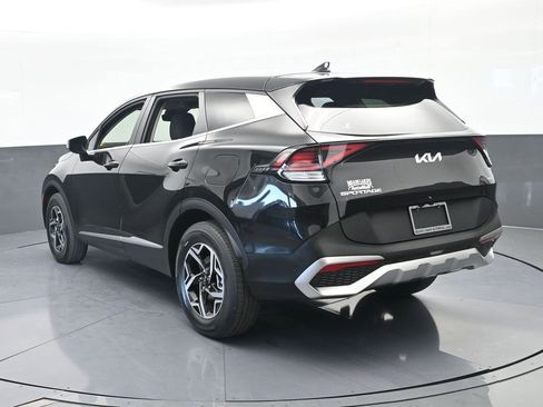 Used 2024 Kia Sportage LX image 4