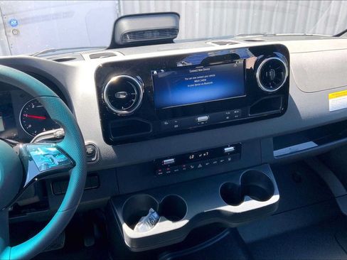 Used 2025 Mercedes-Benz Sprinter 2500 image 23