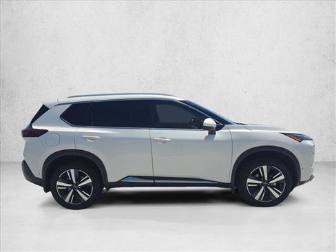 Used 2023 Nissan Rogue SL w/ SL Premium Package FWD image 4