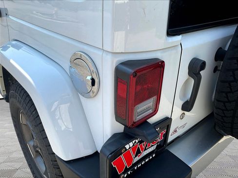 Used 2018 Jeep Wrangler Unlimited Sahara AWD/4WD image 20