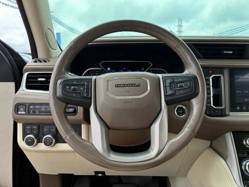 Used 2021 GMC Yukon Denali w/ Advanced Technology Package AWD/4WD image 18
