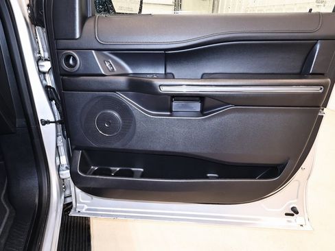 Certified 2019 Ford Expedition XLT w/ Equipment Group 202A image 20