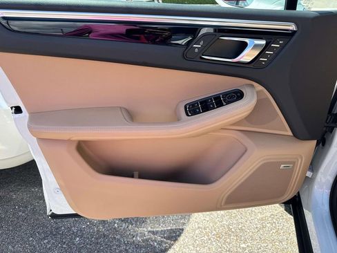 Used 2024 Porsche Macan image 19