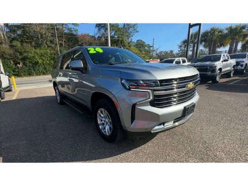 Used 2024 Chevrolet Suburban LT image 8