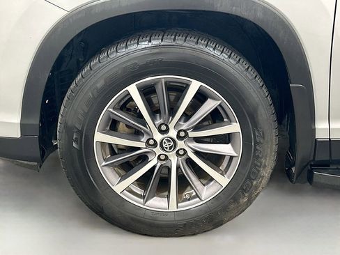 Used 2019 Toyota Highlander XLE FWD image 31