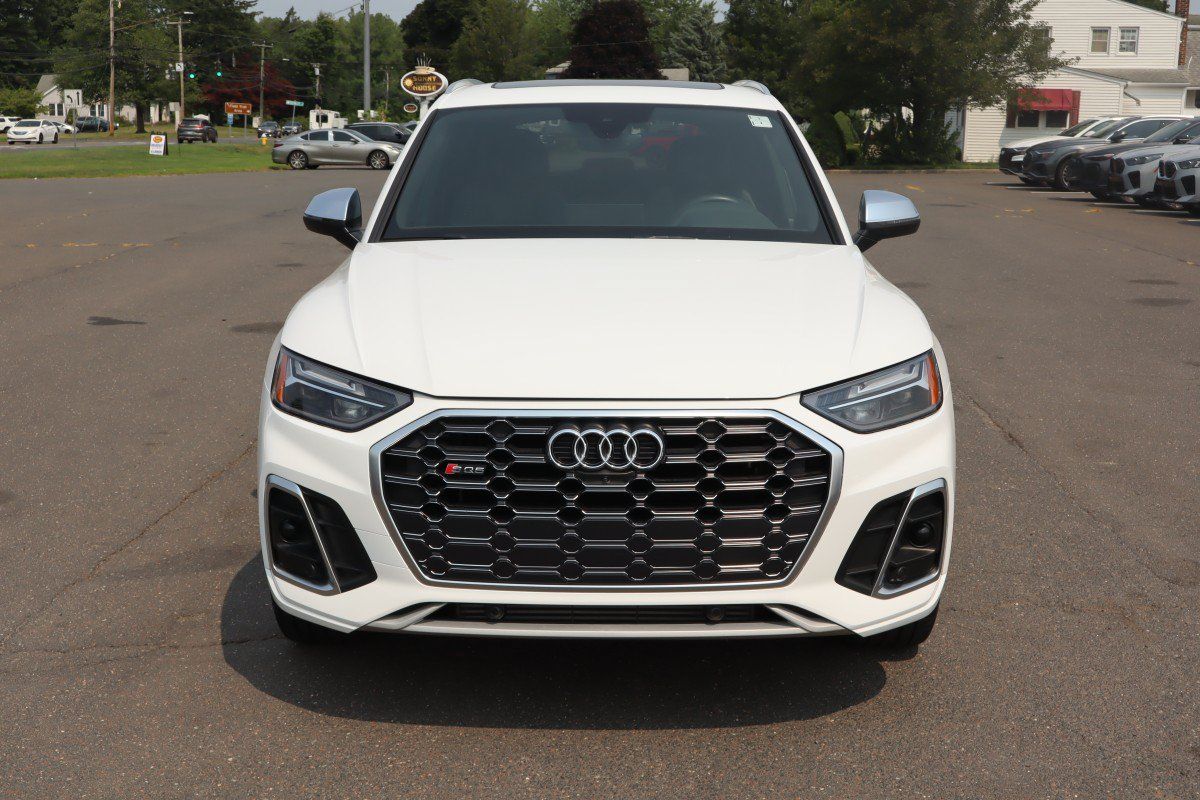Used 2022 Audi SQ5 Premium Plus w/ Premium Plus Package AWD/4WD image 2