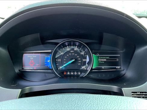 Used 2017 Ford Explorer XLT w/ Equipment Group 201A FWD image 13